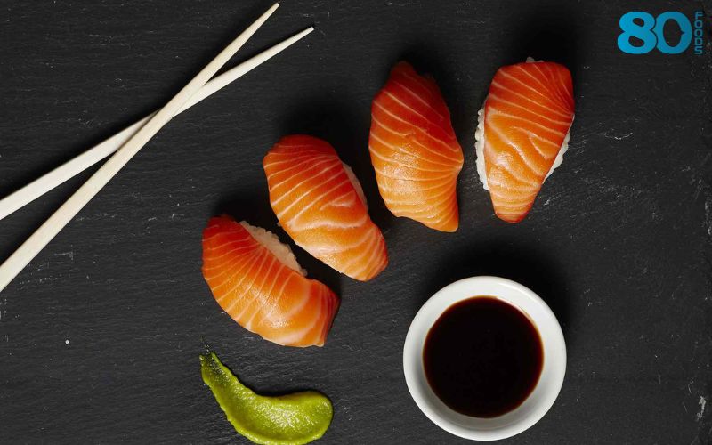 Không chấm sashimi với quá nhiều nước tương và mù tạt